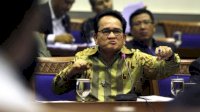 Dugaan Rasis, Ruhut Sitompul Dipolisikan Gegara Posting Meme Anies Pakai Baju Adat Papua