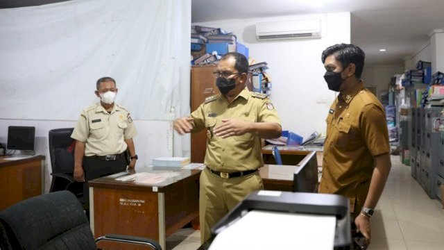 Walikota Danny bersama Kepala Bapenda Firman Pagarra.(F-INT)