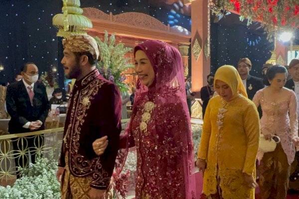 Resmi, Ketua MK Anwar Usman-Idayati Dapat e-KTP Baru dengan Status Menikah