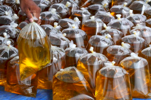 Antisipasi Kelangkaan Minyak Goreng di Pasaran, Disdag Makassar Gelar Operasi Pasar