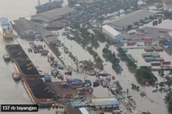 Ribuan Karung Pasir Disiapkan Tutup Tanggul Jebol Tanjung Emas Semarang