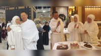 Momen Romantis Rusdi Masse di Ultah Istri Tercinta Fatmawati Rusdi Saat Jalani Ibadah Umroh