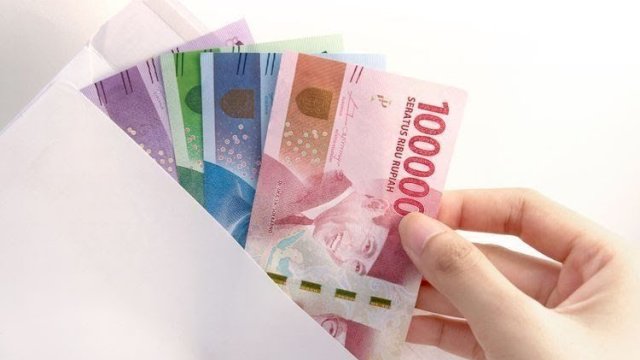 Ilustrasi BLT Gaji.(F-INT)