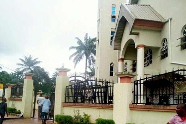 Kerusuhan di Gereja, Puluhan Orang Tewas Terinjak-injak