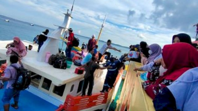 Kapal Sabuk Nusantara Tabrak Karang.(F-INT)