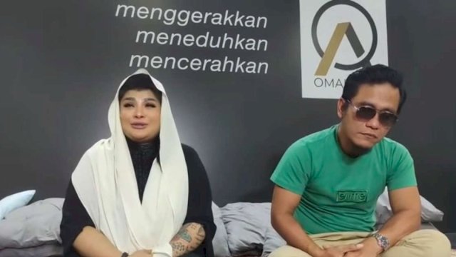 Nania Yusuf kembali masuk islam.(F-INT)