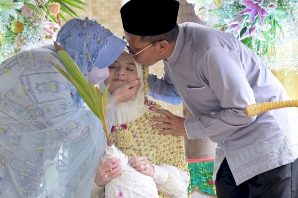 Acara Siraman dan Pengajian Putri Danny Pomanto, Penuh Isak Tangis Haru