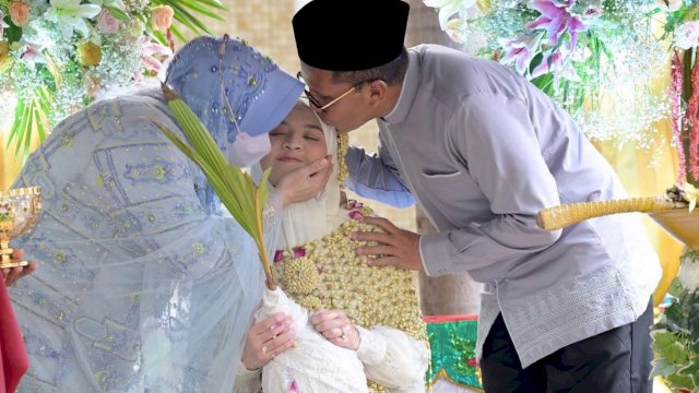 Acara Siraman dan Pengajian Putri Danny Pomanto, Penuh Isak Tangis Haru