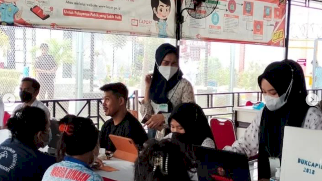 Dukcapil Makassar lakukan Pendampingan Pelayanan Vaksin dan perekaman E-KTP.