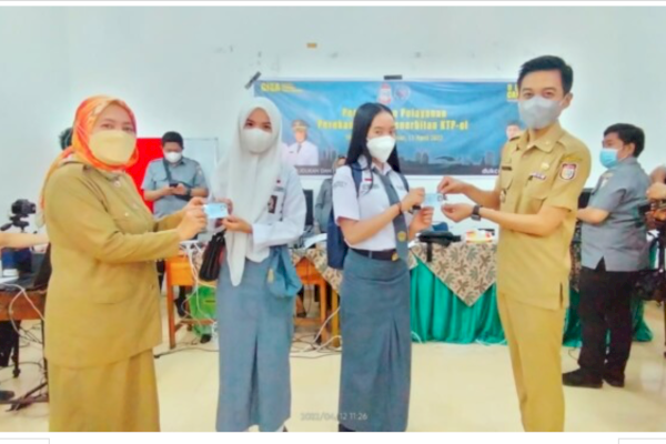 Kadis Dukcapil Makassar Tinjau Pelayanan Perekaman E-KTP di Sekolah