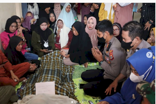 Plt Kasi Humas Melayat Ke Rumah Duka Korban Kekerasan:  Akan Kita Kejar Pelakunya