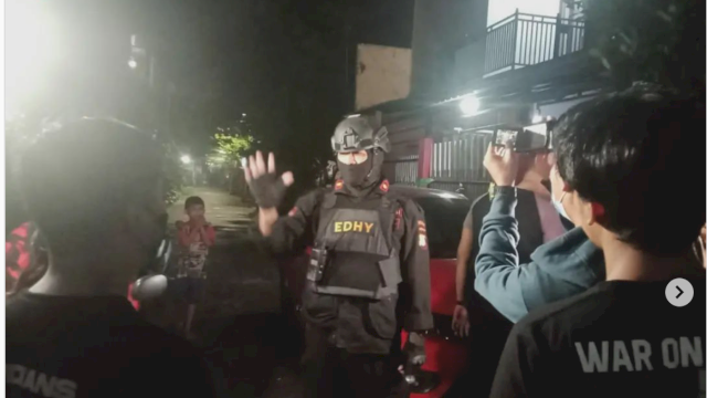 Polisi mengamankan owner arisan bodong yang nyaris diamuk.