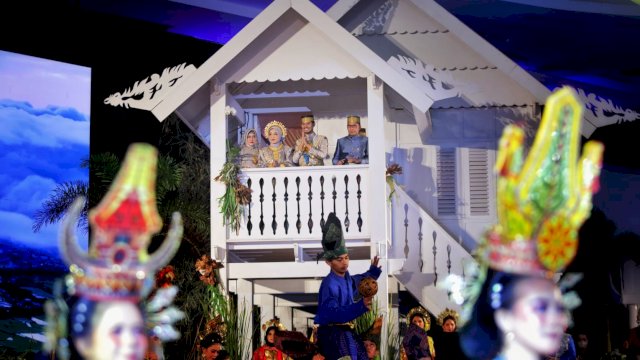 Pesta pernikahan putri sulung Wali Kota Makassar berlangsung istimewa.