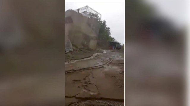 Jembatan Sungai Garimpang Ambruk.