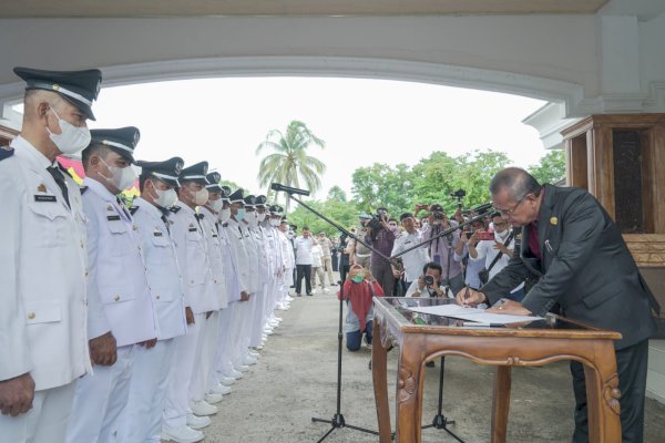 Lantik 90 Kades, Bupati Luwu Basmin Mattayang: Jalankan Pemerintahan dengan Melibatkan Semua Pihak