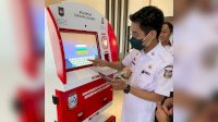 Kadis Dukcapil Makassar Hatim Cek Mesin Cetak Adminduk di 15 Kecamatan: Makin Mudah, Cukup Scan Barcode