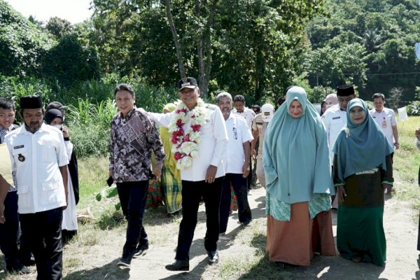 Resmikan Wisata Pendidikan, Bupati Basmin Mattayang Beri Apresiasi Inovasi Kades Bonelemo