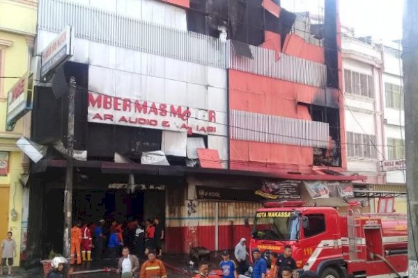 Ruko di Jalan Sulawesi Terbakar, 22 Mobil Dikerahkan Damkar Makassar