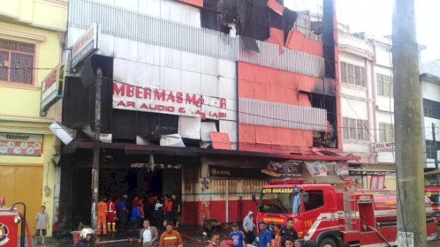 Ruko di Jalan Sulawesi Terbakar, 22 Mobil Dikerahkan Damkar Makassar