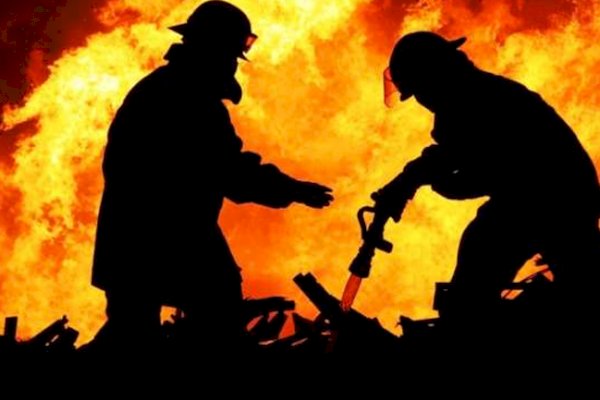 Diduga Akibat Kompor Gas Meledak, Ruko di Makassar Terbakar, 6 Orang Terluka