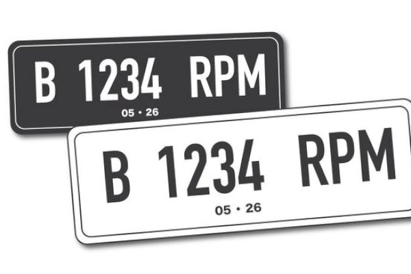 Catat! Mulai Juni 2022, Pelat Nomor Putih Gantikan Pelat Hitam