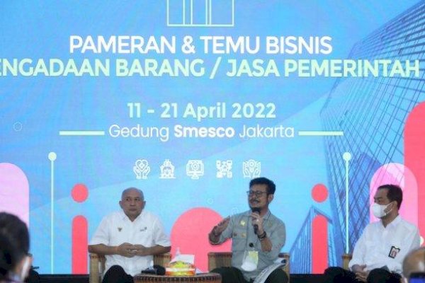 SYL Bersama Tenten Masduki Tinjau Alsintan Produk Dalam Negeri