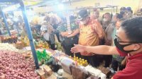 Bupati Chaidir Syam Pantau Sejumlah Toko di Maros untuk Pastikan Stok Bahan Pokok Aman