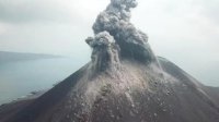 Waspada! Gunung Anak Krakatau Kembali Erupsi, Keluarkan Lava Pijar – Muntahkan Abu Vulkanik