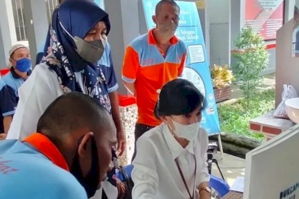 Disdukcapil Makassar Beri Pendampingan Pelayanan Vaksin Warga Binaan Lapas Narkoba Bolangi
