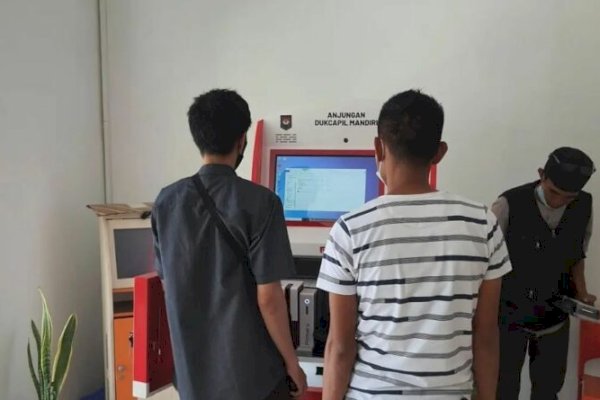 Tim IT Disdukcapil Makassar Lakukan Pengecekan Kesiapan Beroperasinya ADM di Sejumlah Kecamatan
