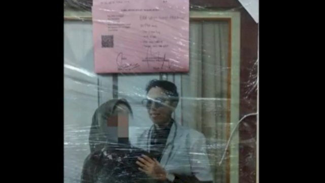 Wanita yang baru tahu suaminya seorang perempuan.(F-INT)