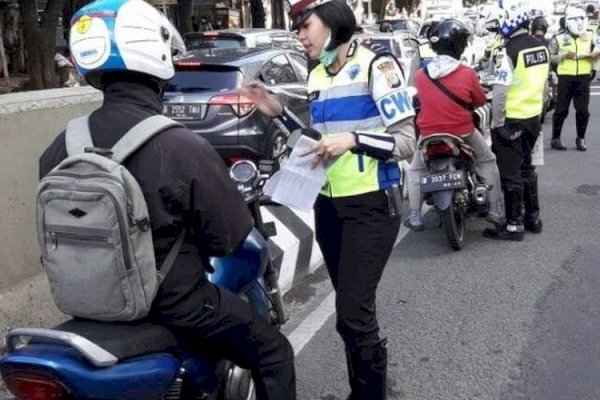 Ini Penjelasan Kakorlantas Polri Irjen Firman Soal Alasan Larang Pemotor Pakai Sandal Jepit