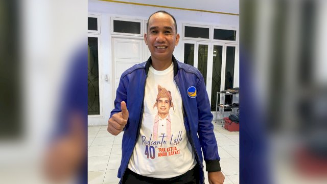 Ultah ke-40, Ketua DPRD Makassar Rudianto Lallo Pakai Kaos Bergambar Dirinya Baju Toraja Bertuliskan ‘Pak Ketua Anak Rakyat’