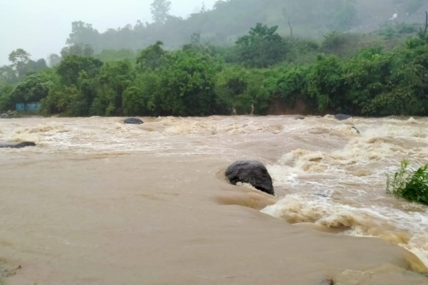 Terkendala Hujan Lebat, 3 Siswa SMK di Padang yang Hanyut di Sungai Belum Ditemukan
