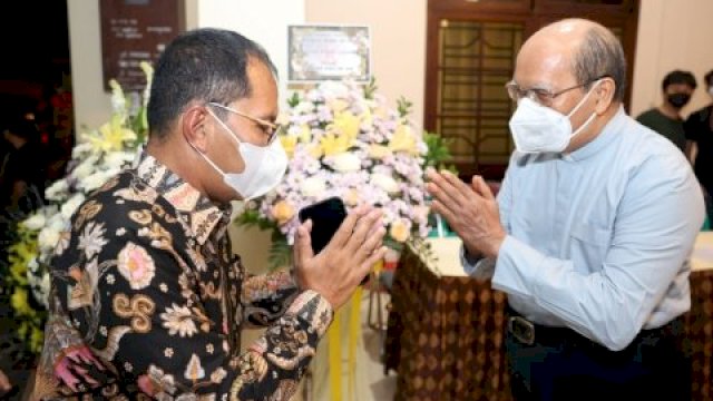 Wali Kota Danny Melayat, Sampaikan Duka Mendalam Wafatnya Pastor Felix Layadi.