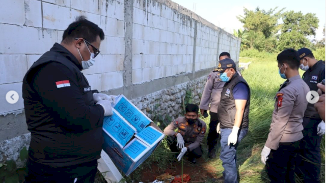 Penemuan Orok Bayi Terbungkus Plastik dan Sarung Dilahan Kosong di Kabupaten Gowa.