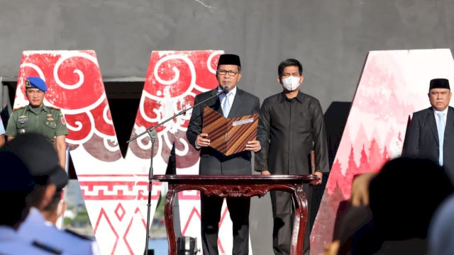 Lakukan Penyegaran, Danny Lantik 457 Pejabat Pemkot.
