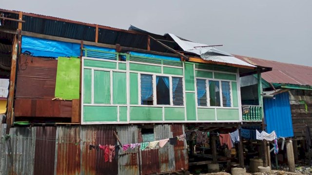 27 Unit Rumah Rusak Akibat Angin Puting Beliung di Bone