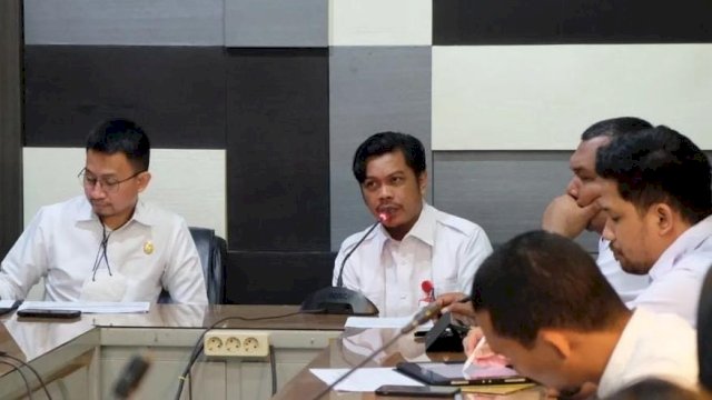 Kepala Bapenda Makassar Firman Pagarra Pimpin Langsung Rapat Koordinasi Pejabat Struktural.