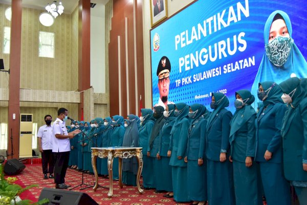 Lantik Pengurus PKK Sulsel, Andi Sudirman Harap Pokja Hadirkan Program Unggulan Sentuh Masyarakat