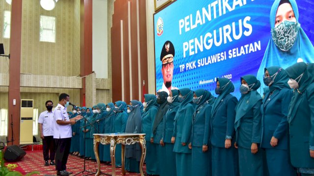 Lantik Pengurus PKK Sulsel, Andi Sudirman Harap Pokja Hadirkan Program Unggulan Sentuh Masyarakat