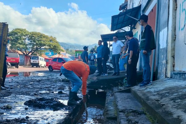 Drainase di Terminal Bantaeng Mulai Diperlebar