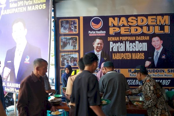 Jumat Berkah, Warga Antusias Antri Makan Gratis yang Disediakan NasDem Maros