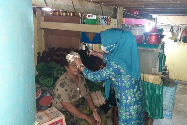 Cabang Dinas Kelautan Bosowasi DKP Sulsel Salurkan Bantuan untuk Korban Angin Puting Beliung di Bone