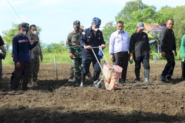 Kementan Tanam Jagung Perdana di Wilayah Khusus Kabupaten Karawang