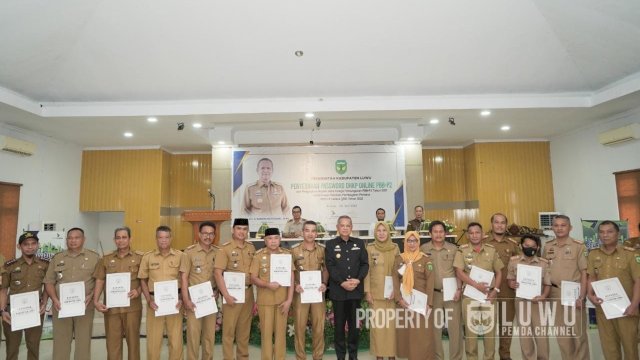 Bupati Luwu Basmin Mattayang Beri Penghargaan Atas Capaian Target Penerimaan PBB-P2