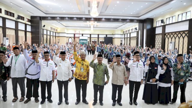 Lepas Jamaah Haji, Sekda Kota Makassar Ingatkan Jaga Kesehatan