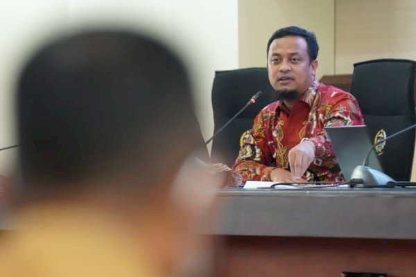 Koordinasi dengan Direktur Wahidin Kondisi Mahasiswa Korban Busur, Gubernur Andi Sudirman : Fokus Life Saving Dahulu
