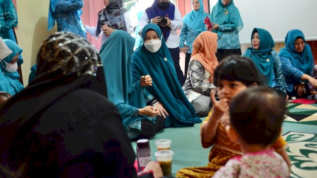 Naoemi Octarina Kunjungi Rumah Gizi Gampong Geuceu Komplek di Banda Aceh