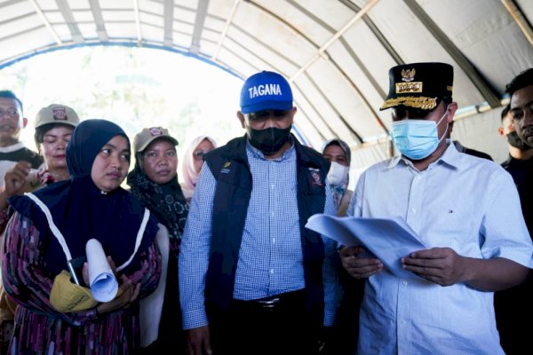 Tinjau Korban Angin Puting Beliung di Maros, Andi Sudirman Beri Dukungan Pemulihan Kondisi